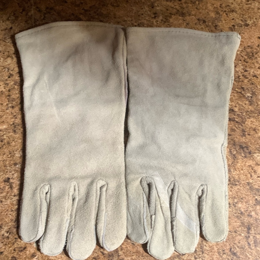 brand new pair welding gloves. Purchased for my son he no longer is welding